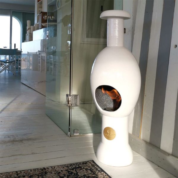 Caminetto a bioetanolo da pavimento modello EGG Eco Fireplaces in ceramica e acciaio inox bianco Trona Greenterest