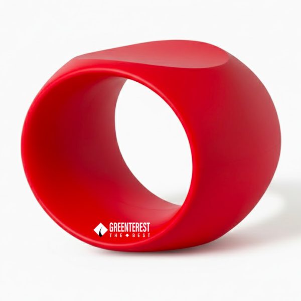Sgabello di design di colore rosso realizzato da Serralunga 1825