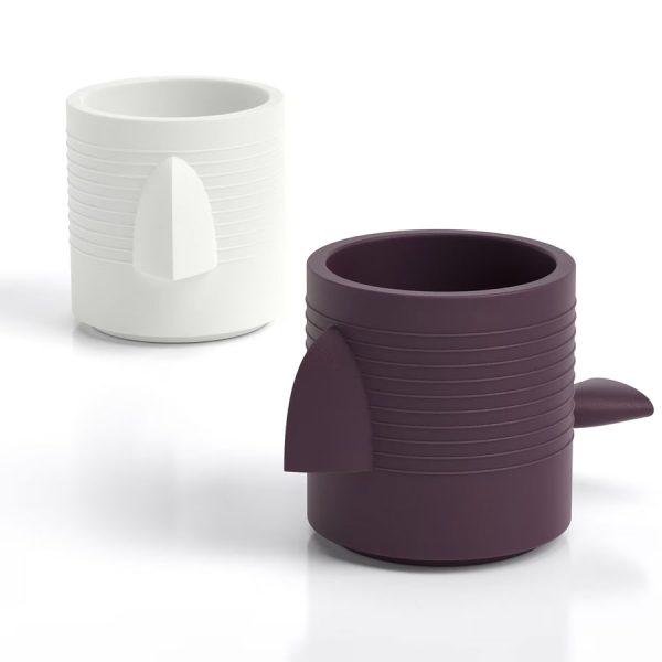 Portaoggetti o portavasi di colore perla e ametista. Jago oggetto di design in polietilene realizzato da Lyxo simile ad volatile.