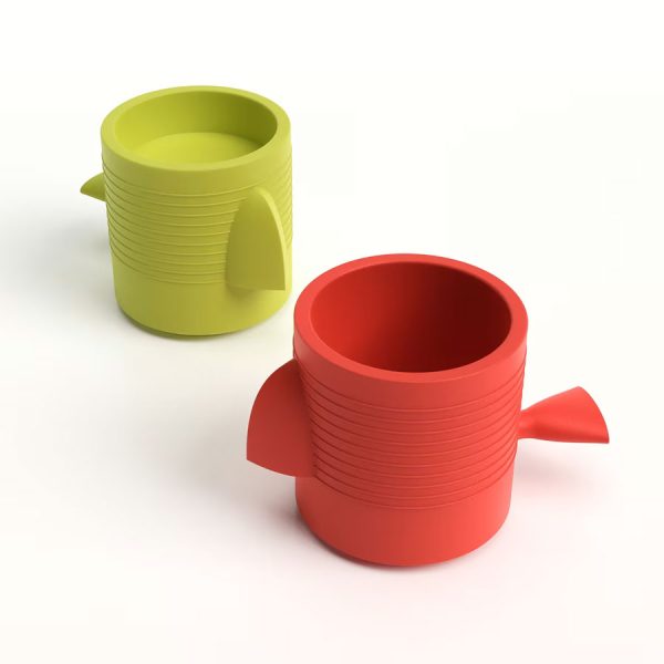 Portaoggetti o portavasi di colore tormalina e corallo. Jago oggetto di design in polietilene realizzato da Lyxo simile ad volatile.
