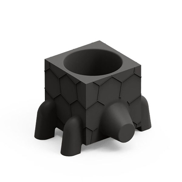 Portaoggetti Ruga a forma di tartaruga di colore nero. Oggetto di design in polietilene realizzato da Lyxo