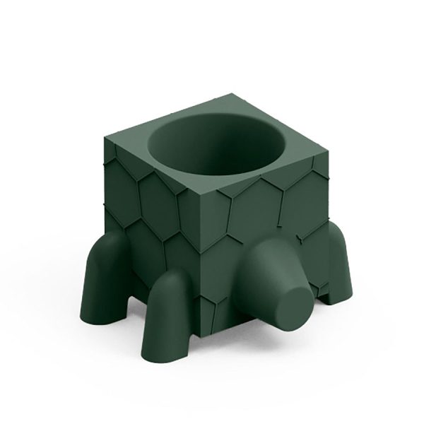 Portaoggetti Ruga a forma di tartaruga di colore verde smeraldo. Oggetto di design in polietilene realizzato da Lyxo