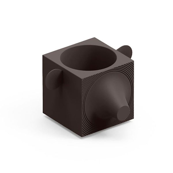 Portaoggetti o portavaso color topazio. Capo oggetto di design in polietilene realizzato da Lyxo simile a un orso.