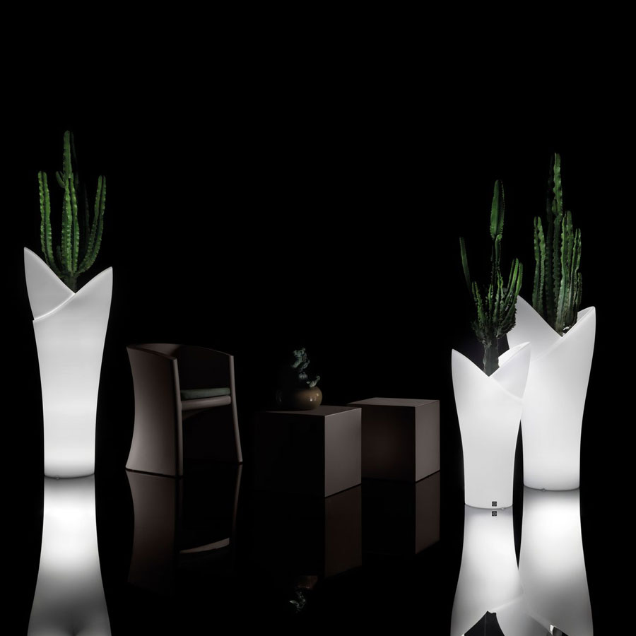 vaso-assia-illuminato-collezione-lyxo-greenterest Vasi di Design Assia Illuminato nelle tre dimensioni, in polietilene - Lyxo Greenterest