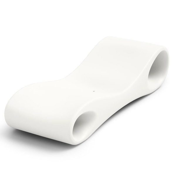 Lettino prendisole Slice color perla, in polietilene, realizzato da Lyxo Greenterest