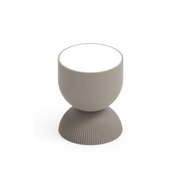 Tavolino da esterno Illo, color ambra, top bianco, in polietilene, realizzato da Lyxo Greenterest