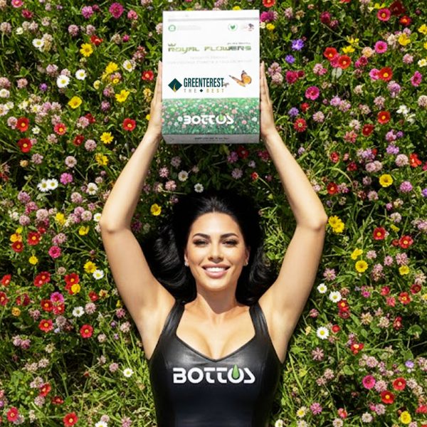 Scatola d 1 Kg di Royal Flowers di Bottos posta su un tappeto di fiori di un prato fiorito